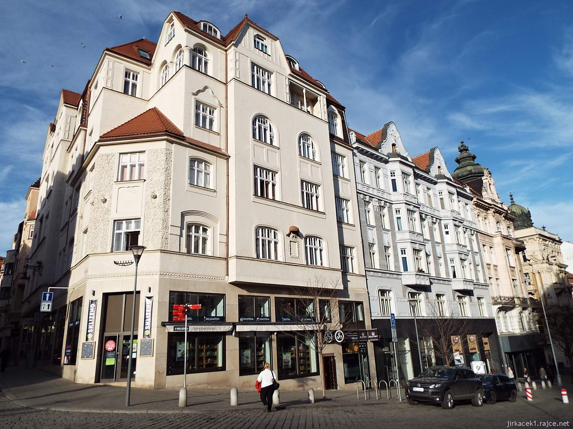 Brno - Zelný trh - nárožní dům č.20 - nájemní dům Adolfa Bachera a Karla Pětníka