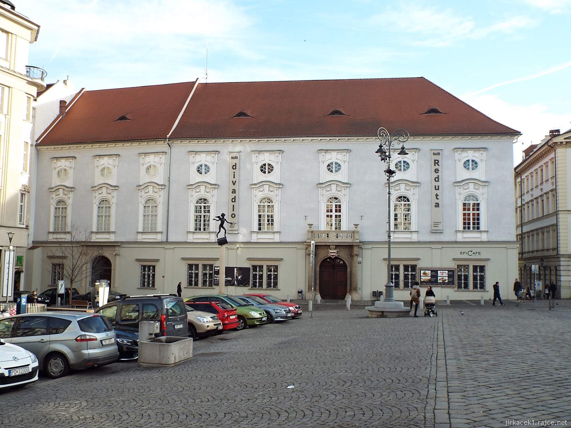 Brno - Zelný trh - divadlo Reduta se sochou Mozarta