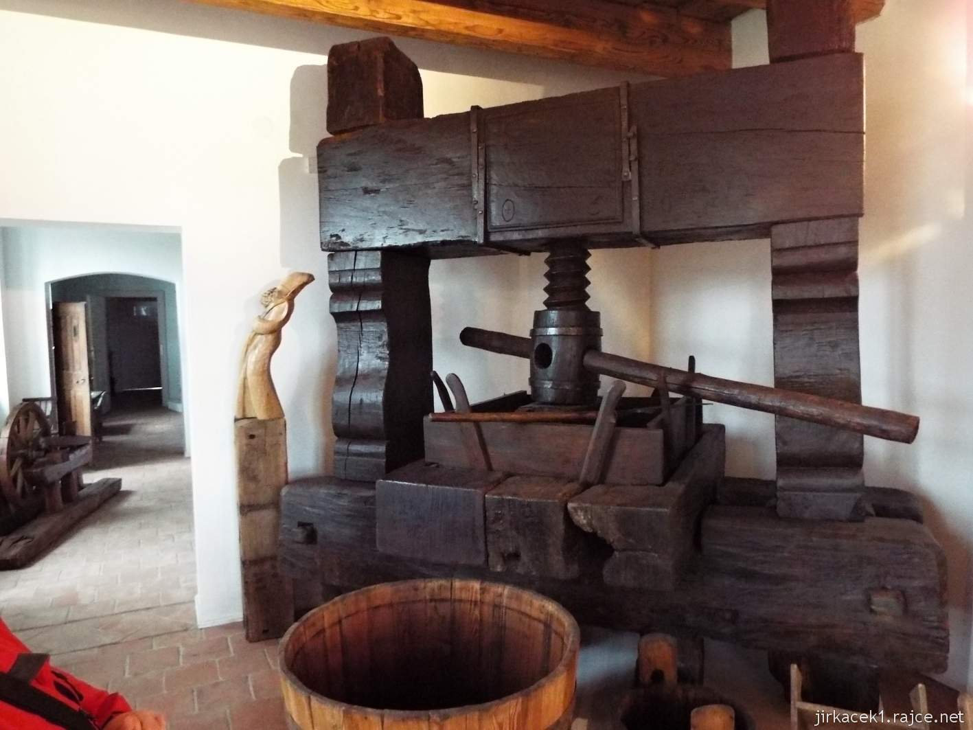 Žarošice - muzeum - expozice vinařství a řemesel - šroubový vinný lis z roku 1805