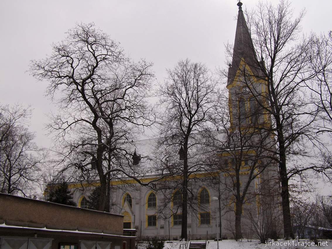 Třinec - evangelický kostel - boční pohled
