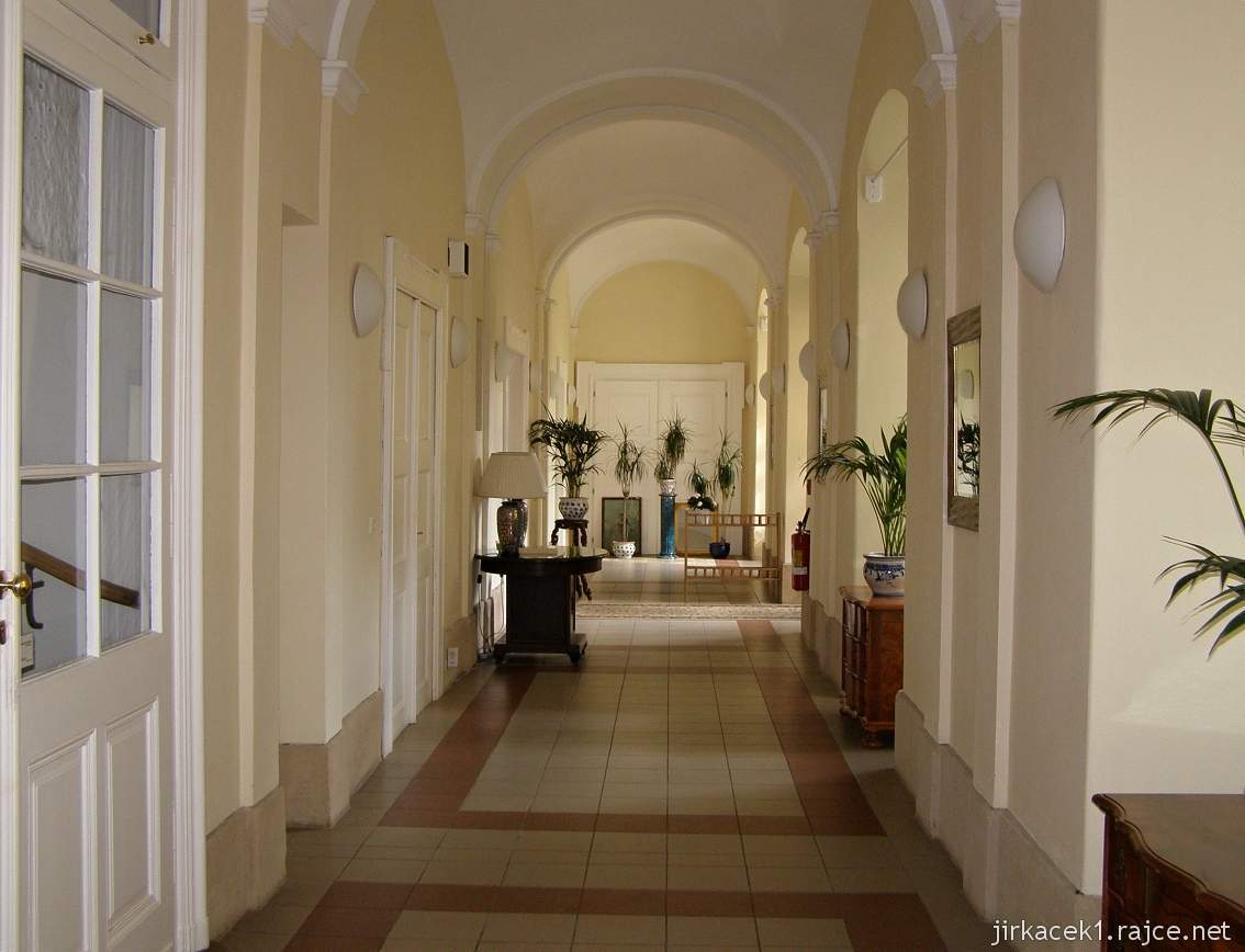 Zámek Napajedla - zámecká chodba v přízemí