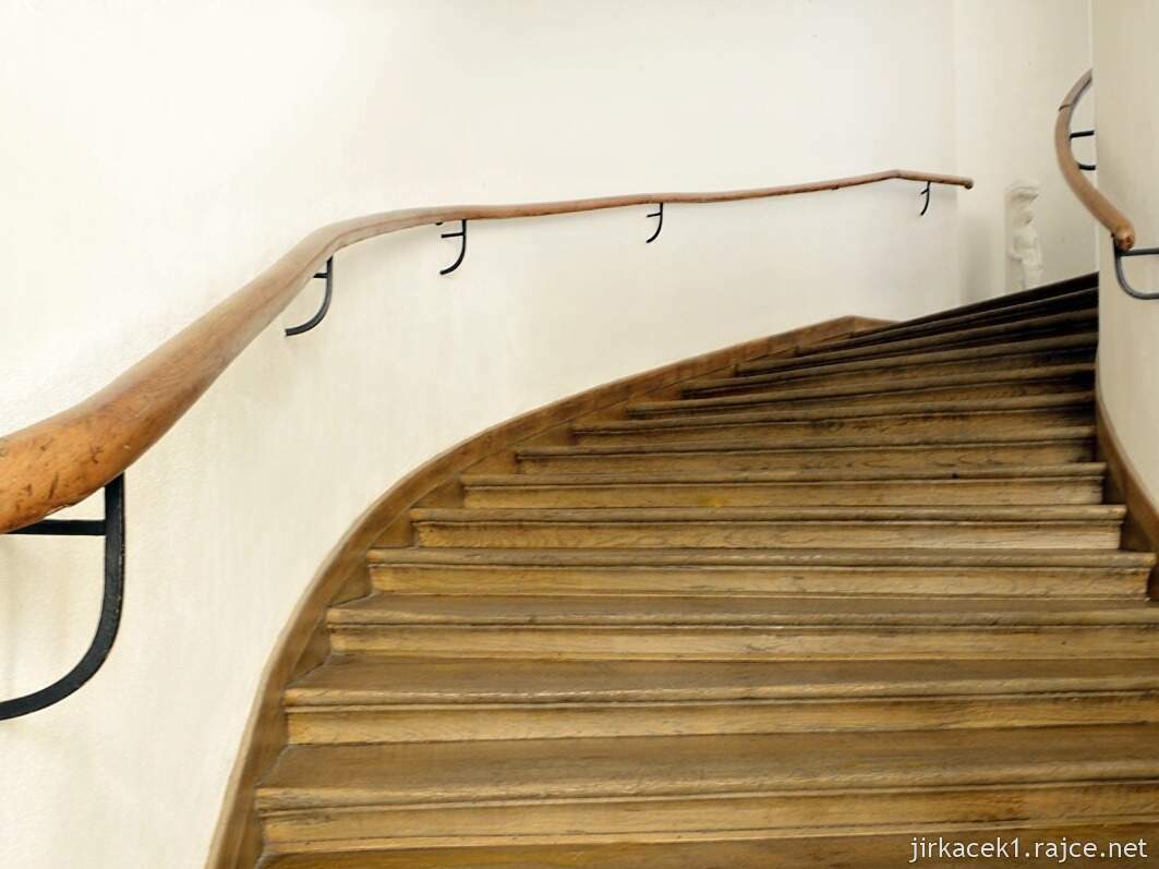 Napajedla - zámek - schodiště 01