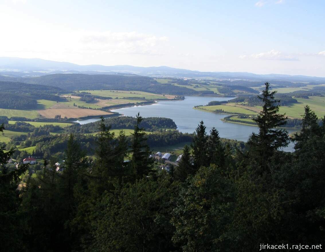 Slezská Harta - pohled na přehradu z rozhledny Velký Roudný