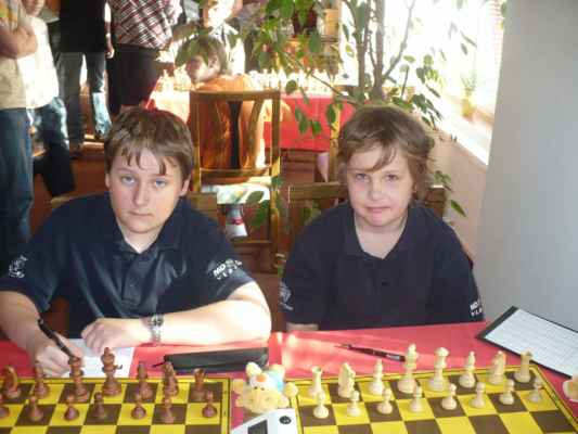 Finále Extraligy dorostu (Vlachovice, 23. - 25. 4. 2010) - 5. šachovnice - Jirka Rýdl - náš stroj na body
6. šachovnice - já Patrik Pýcha