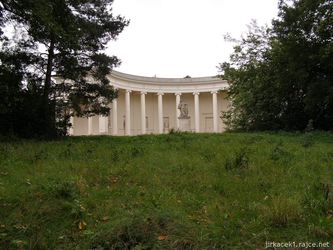 Lednice - chrám Tří Grácií - celkový pohled