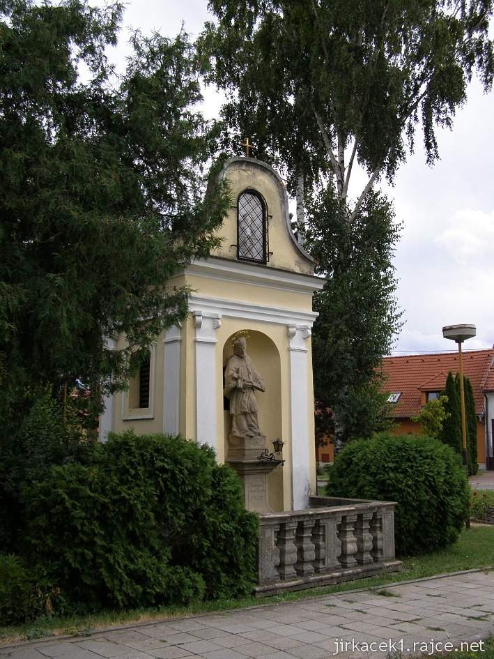 Pustiměř - Zvonice se sochou sv. Jana Nepomuckého