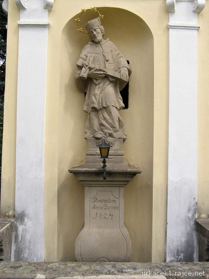 Pustiměř - Zvonice se sochou sv. Jana Nepomuckého