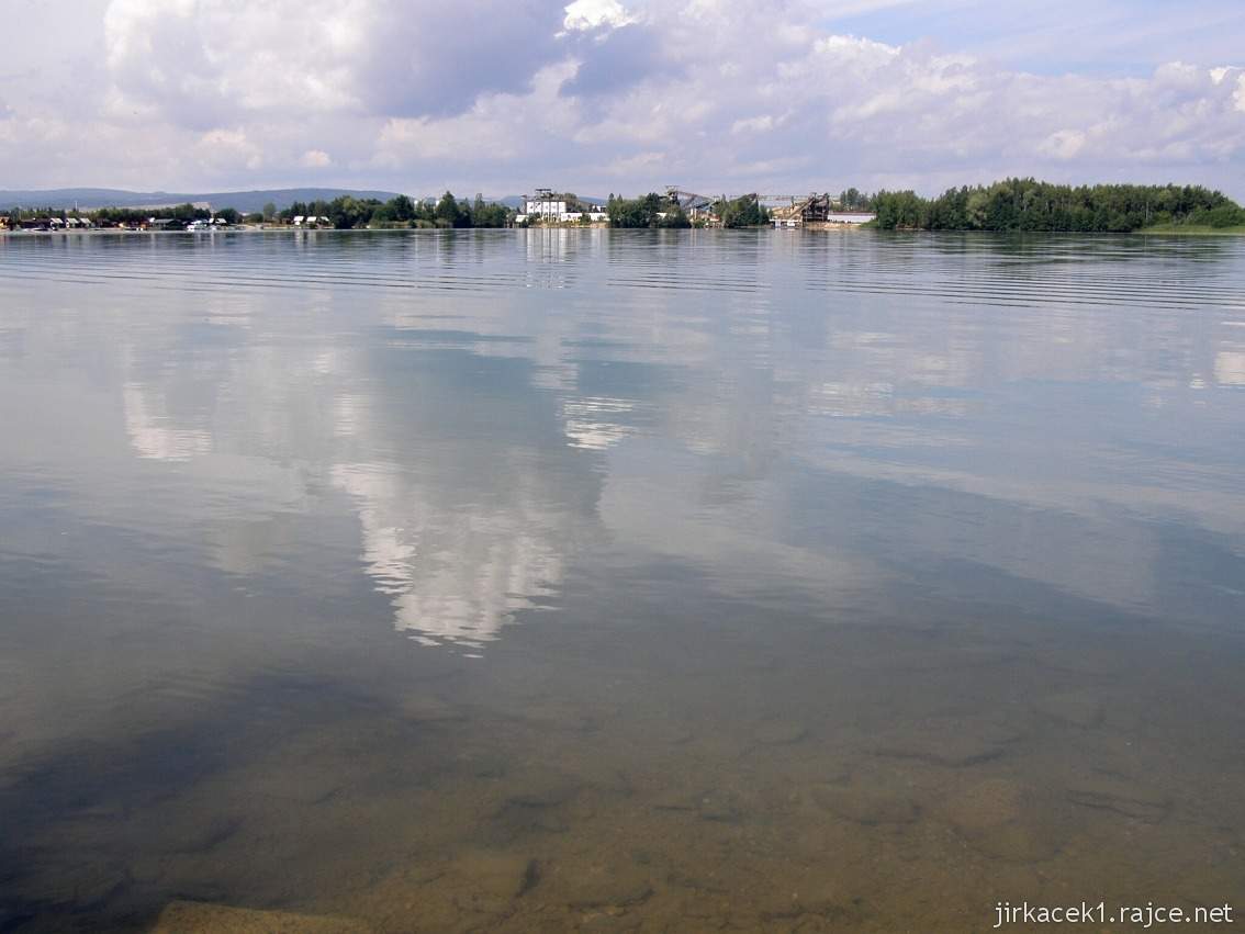 Náklo - pískovna a jezero Kobylník 01 - vzadu těžba písku