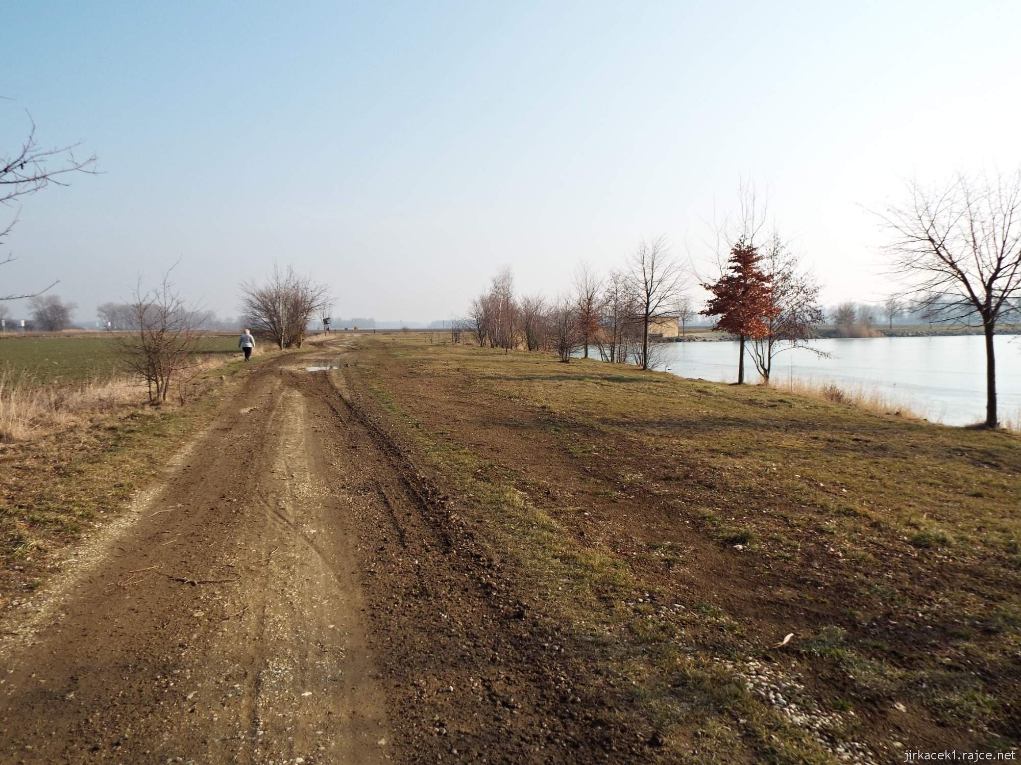 cesta mezi Březové a Lhotou - pískovna Náklo - cesta k silnici