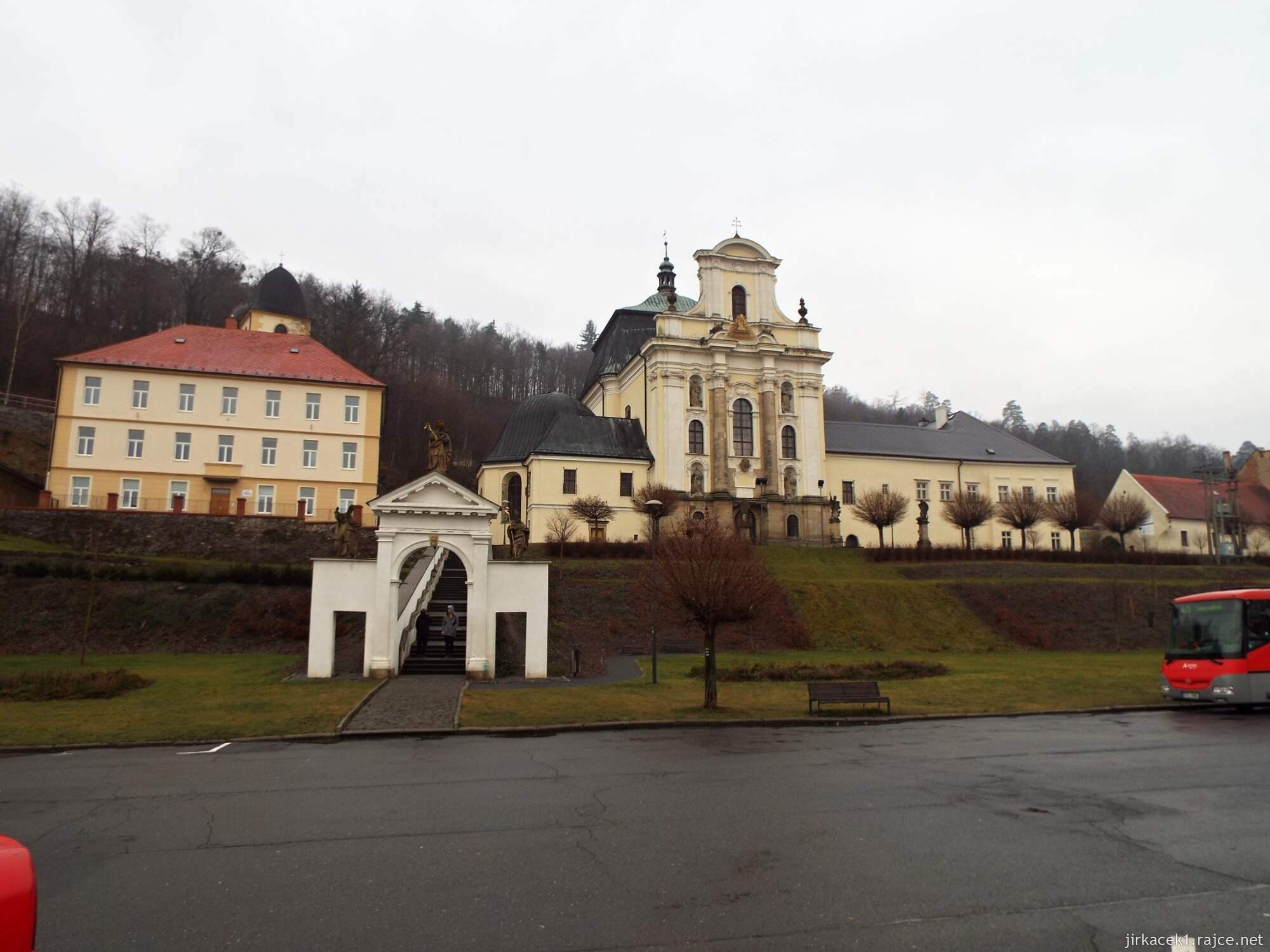 I - Fulnek - kostel Nejsvětější Trojice 02 a schodiště