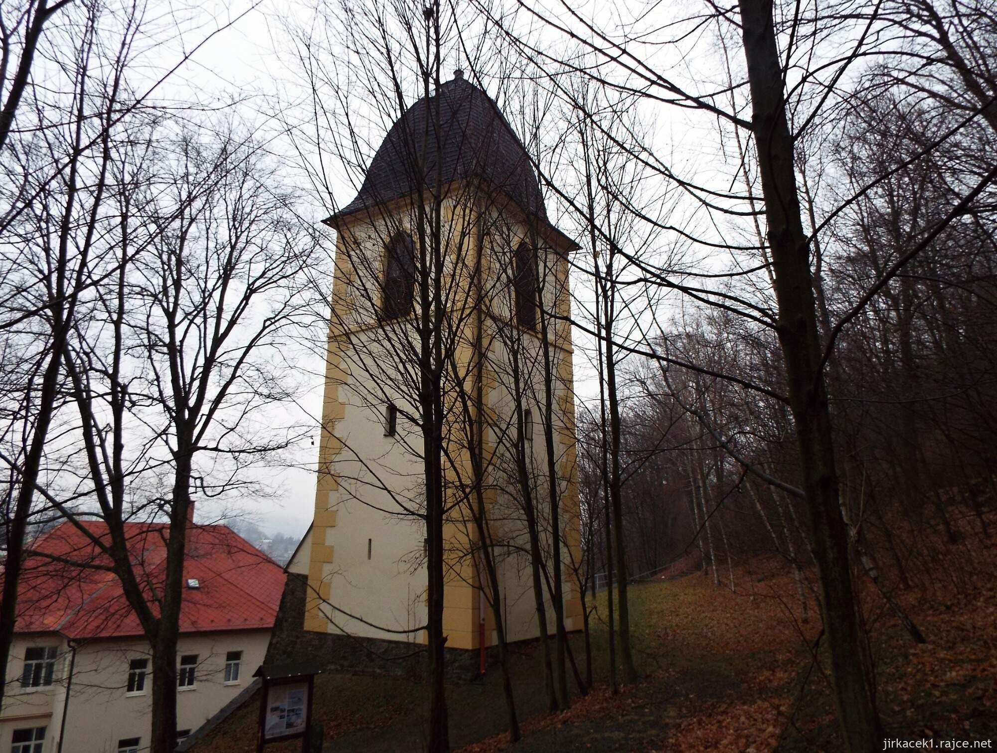 I - Fulnek - kostel Nejsvětější Trojice 36 - Černá věž a zvonice nad kostelem