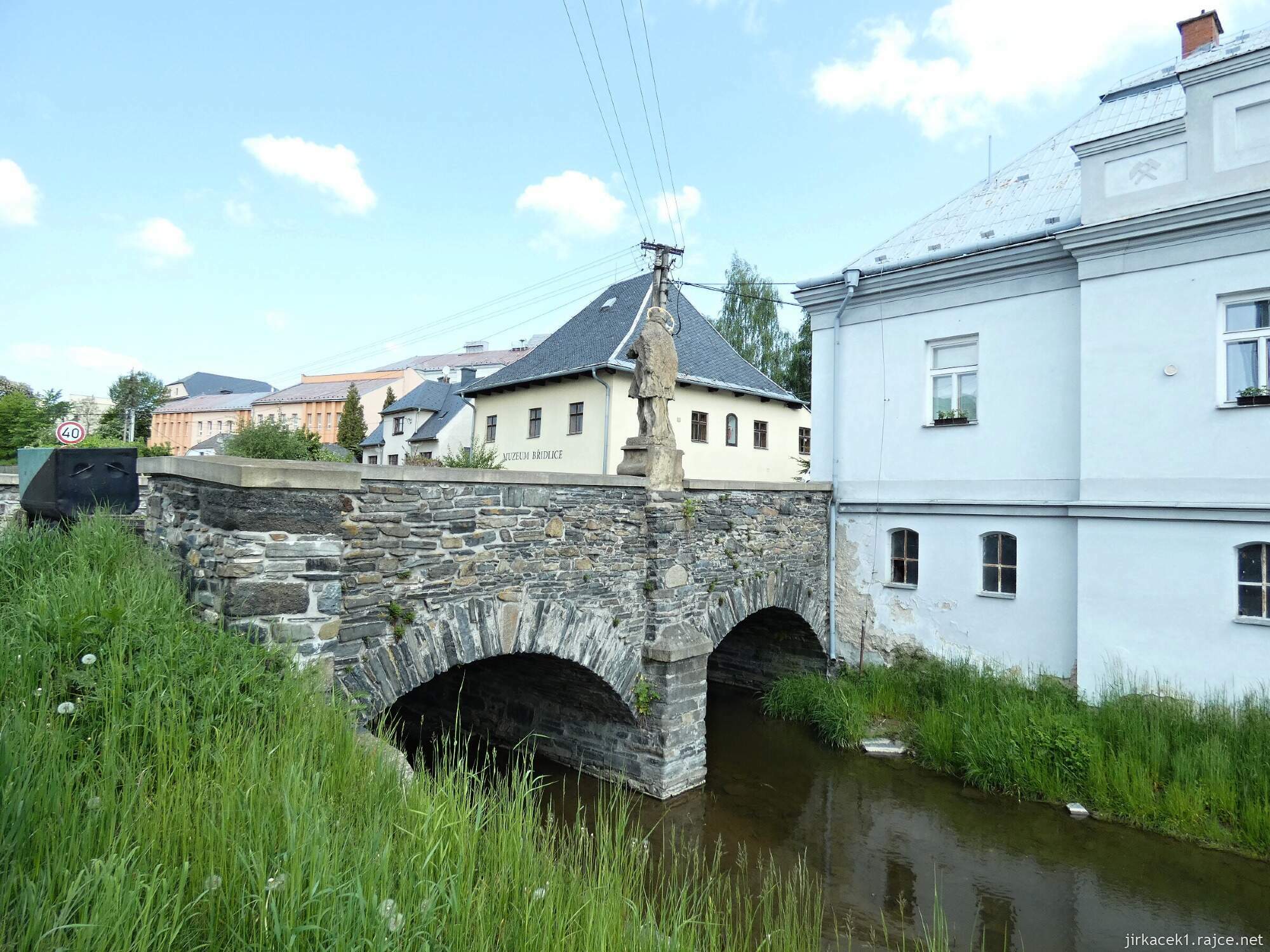 B - Budišov nad Budišovkou - kamenný most a socha sv. Jana Nepomuckého