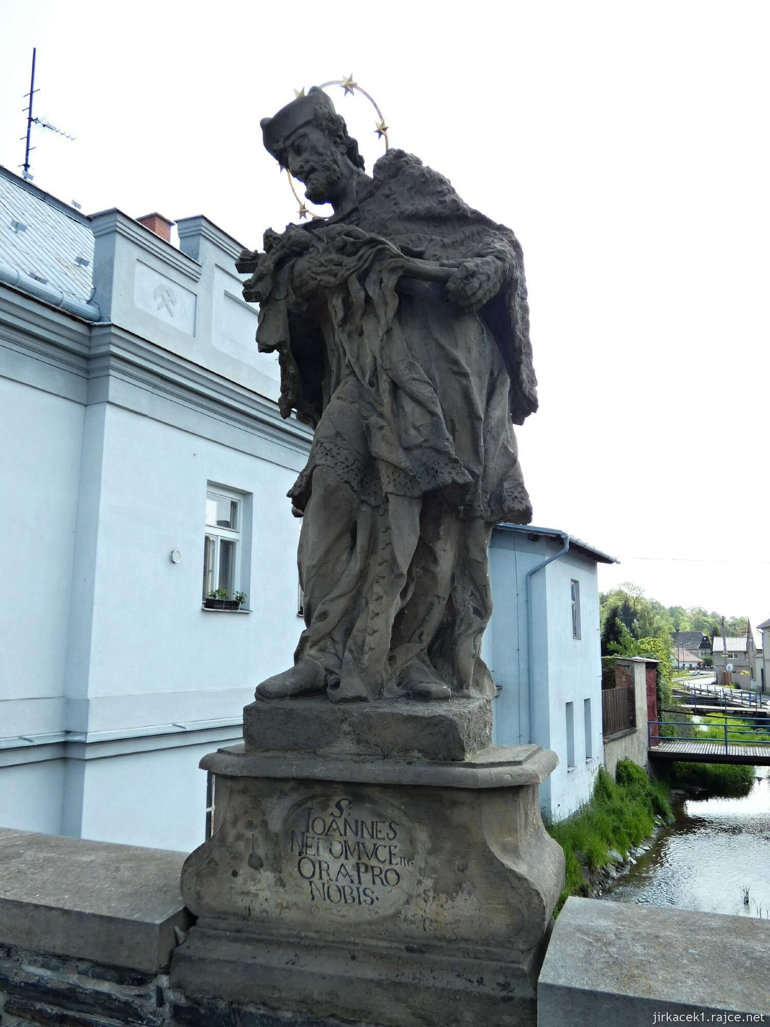 B - Budišov nad Budišovkou - kamenný most - socha sv. Jana Nepomuckého
