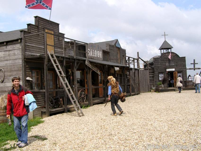 Kostelany - westernový ranč a městečko - saloon