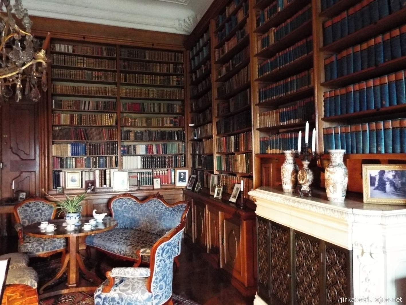 zámek Milotice 37 - interiéry - Zámecká knihovna