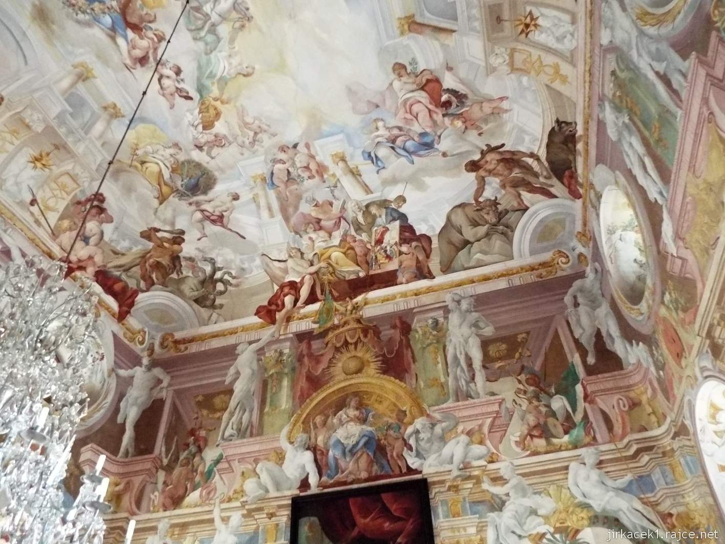 zámek Milotice 39 - interiéry - hlavní sál předků - fresky od Ecksteina z r. 1725