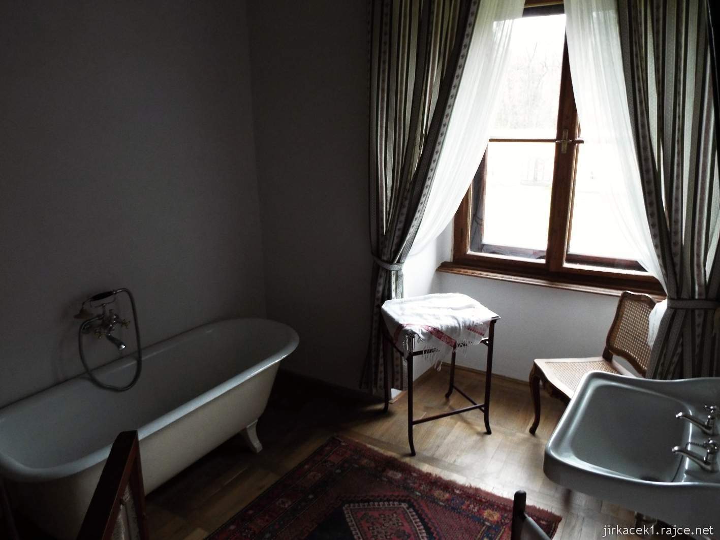 zámek Milotice 52 - interiéry - koupelna