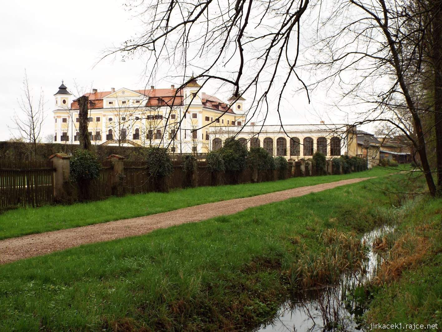 zámek Milotice 84 - pohled na zámek a oranžerii od bažantnice