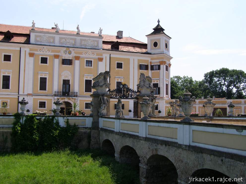 Milotice 04 - most do zámku