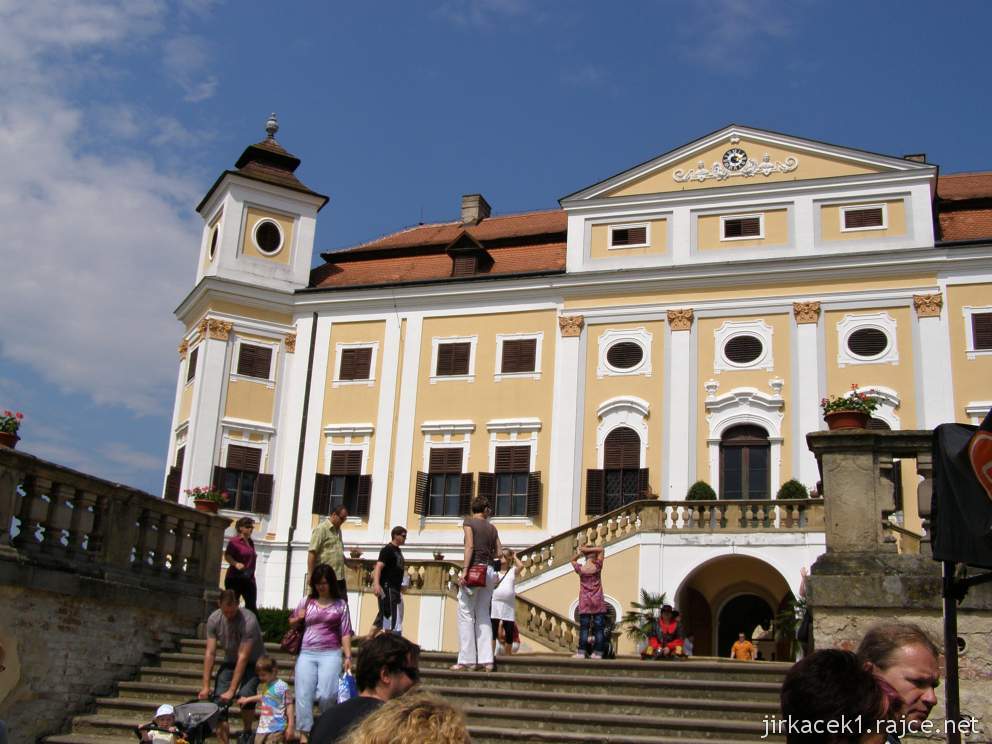 Milotice 16 - pohled na zámek ze zahrad