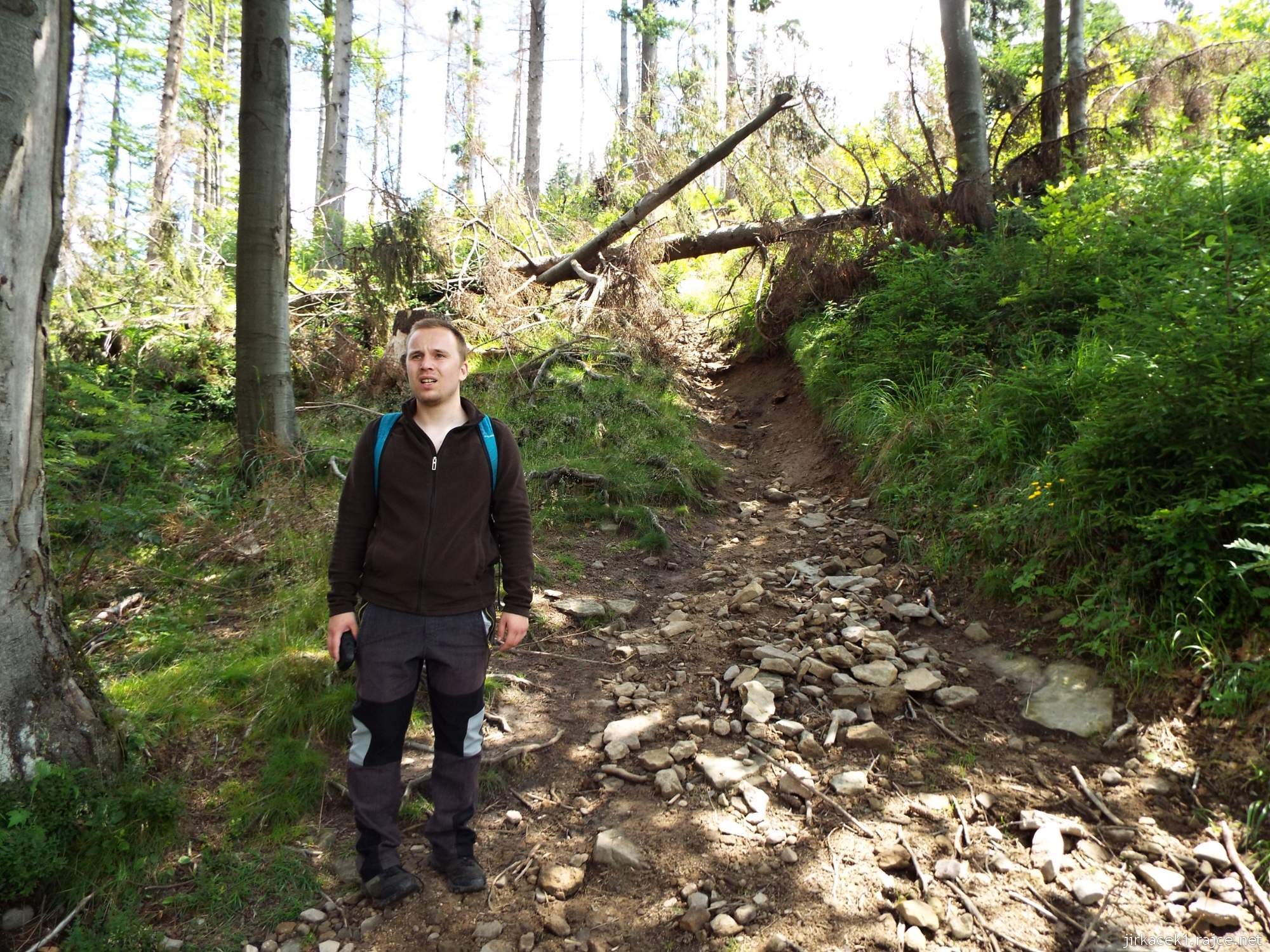 I túra po hřebeni 133 - cesta po červené na Velký Polom - únava během brutálního stoupání