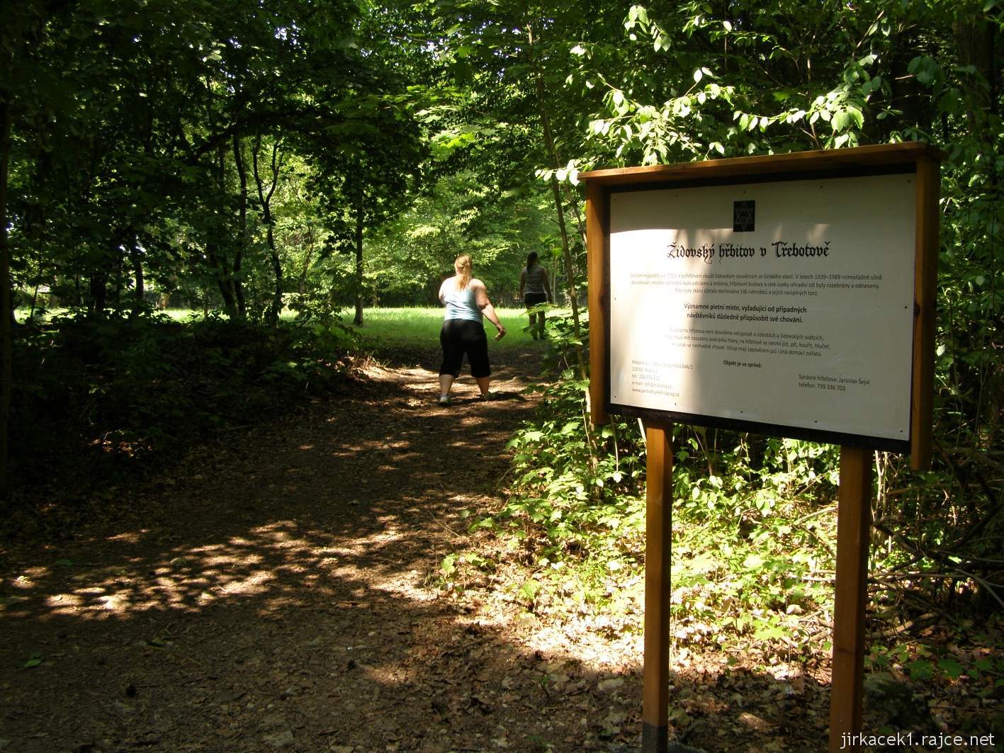 Třebotov - židovský hřbitov 01 - vstup na hřbitov