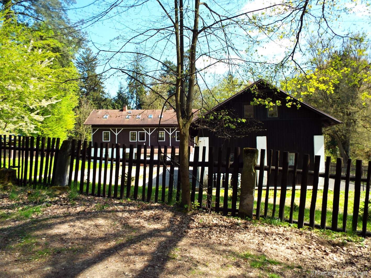 Hruboskalsko 03 - Arboretum Bukovina - domky