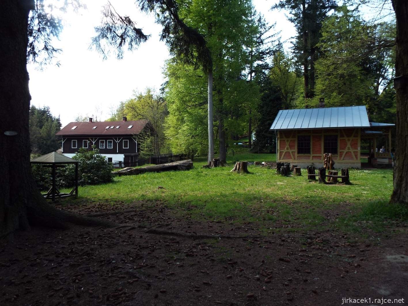 Hruboskalsko 17 - Arboretum Bukovina - domky a informační centrum
