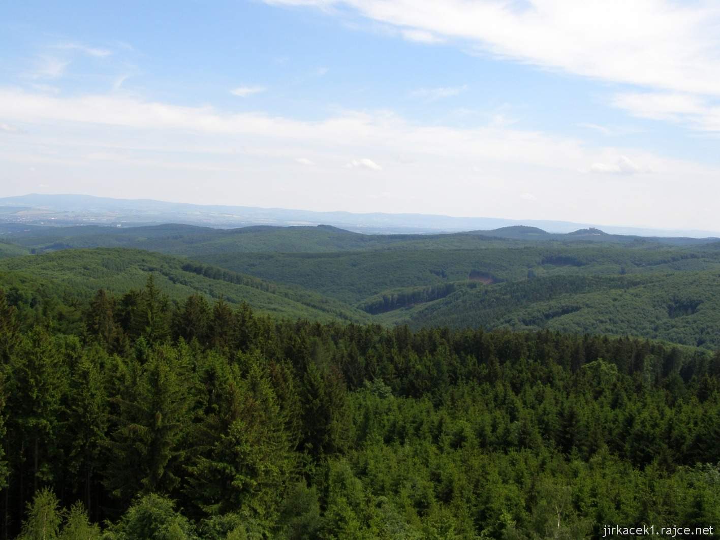 Chřiby - pohled na pohoří z rozhledny Brdo