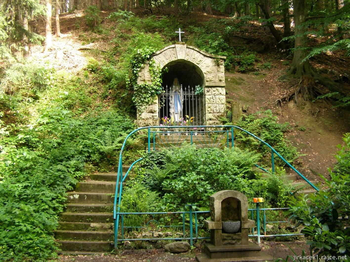 Chřiby - Roštínská kaple - celkový pohled