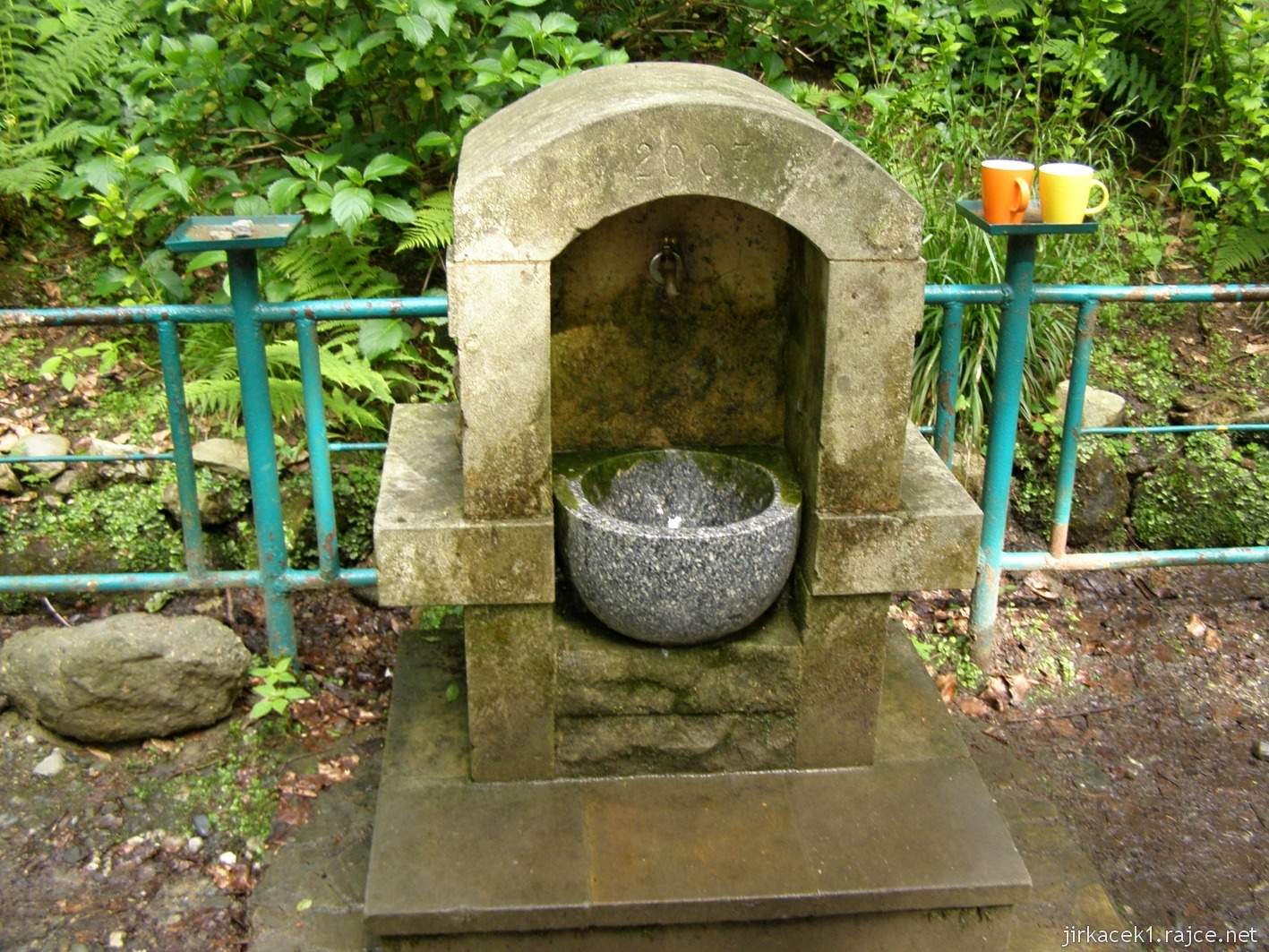Chřiby - Roštínská kaple - pramen vody