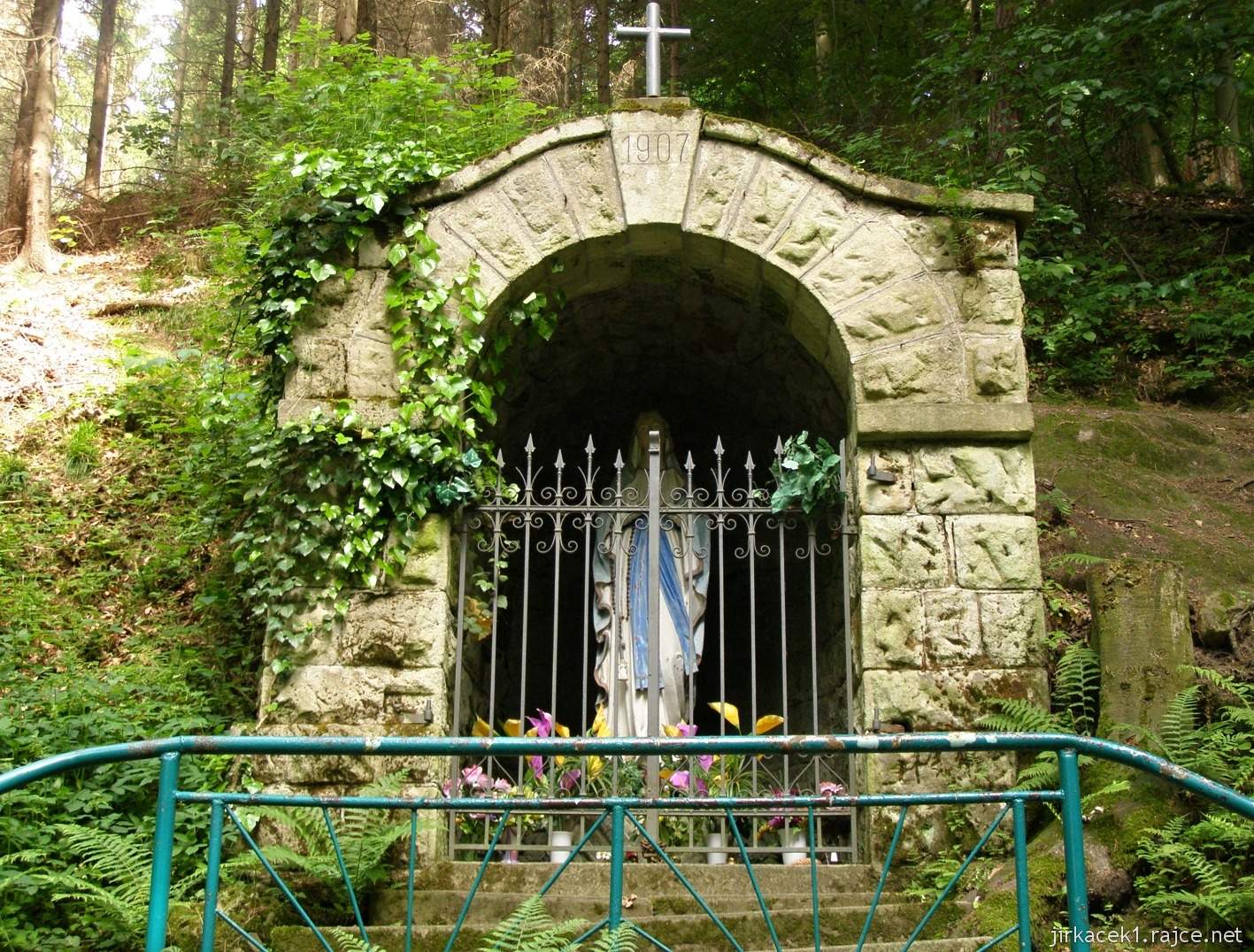 Chřiby - Roštínská kaple - kaple se sochou Panny Marie Loretánské z roku 1907