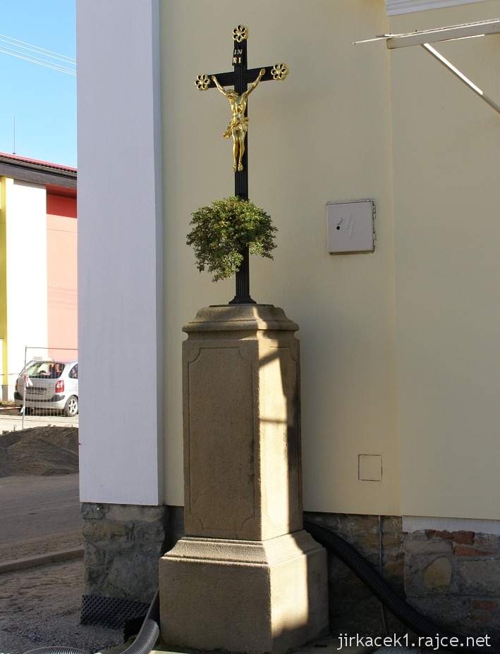 Tupesy - kaple Navštívení Panny Marie - kříž s Kristem