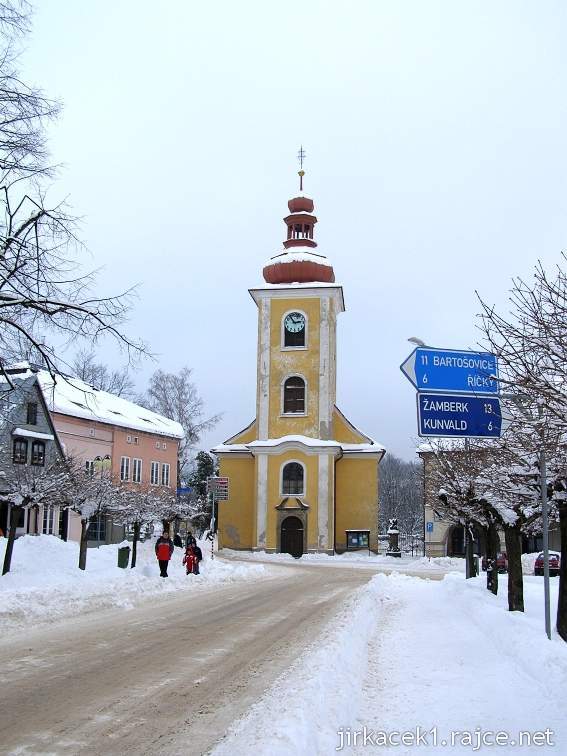 Rokytnice v Orlických horách - kostel Všech Svatých v zimě