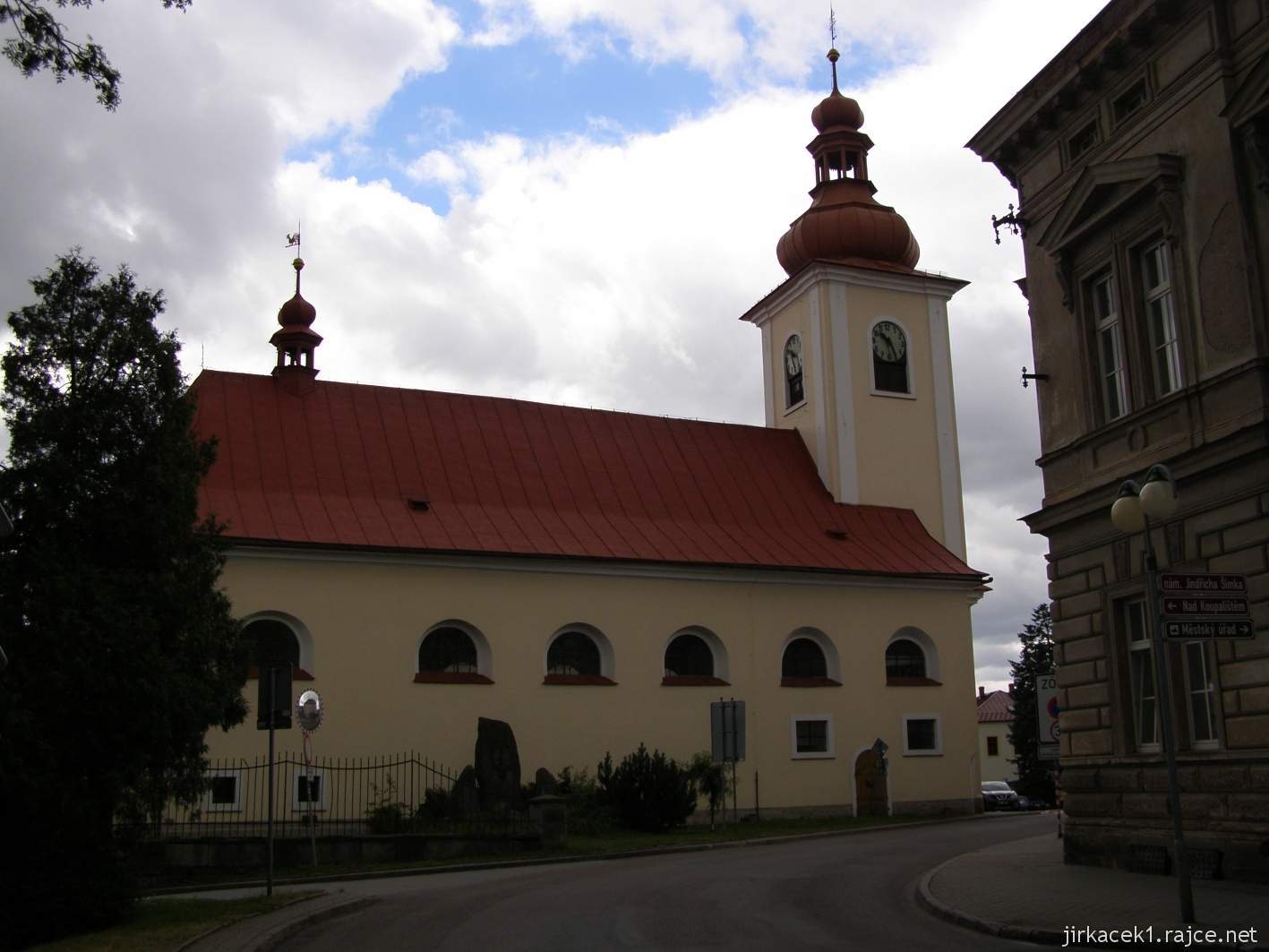 Rokytnice v Orlických horách - kostel Všech Svatých - boční pohled