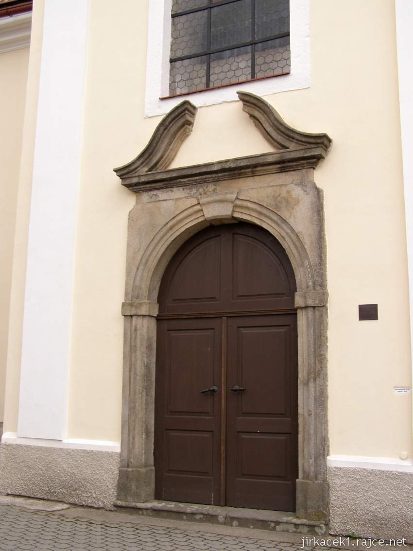 Rokytnice v Orlických horách - kostel Všech Svatých - vchod