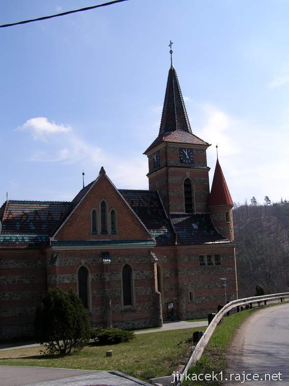 Bílovice nad Svitavou - kostel sv. Cyrila a Metoděje - boční pohled