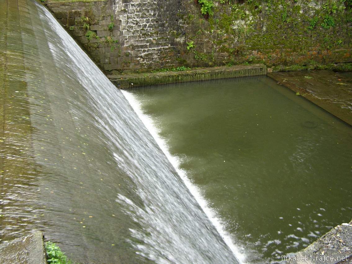 Nový Jičín - kostel sv. Mikuláše v Žilině - splav řeky Jičínky