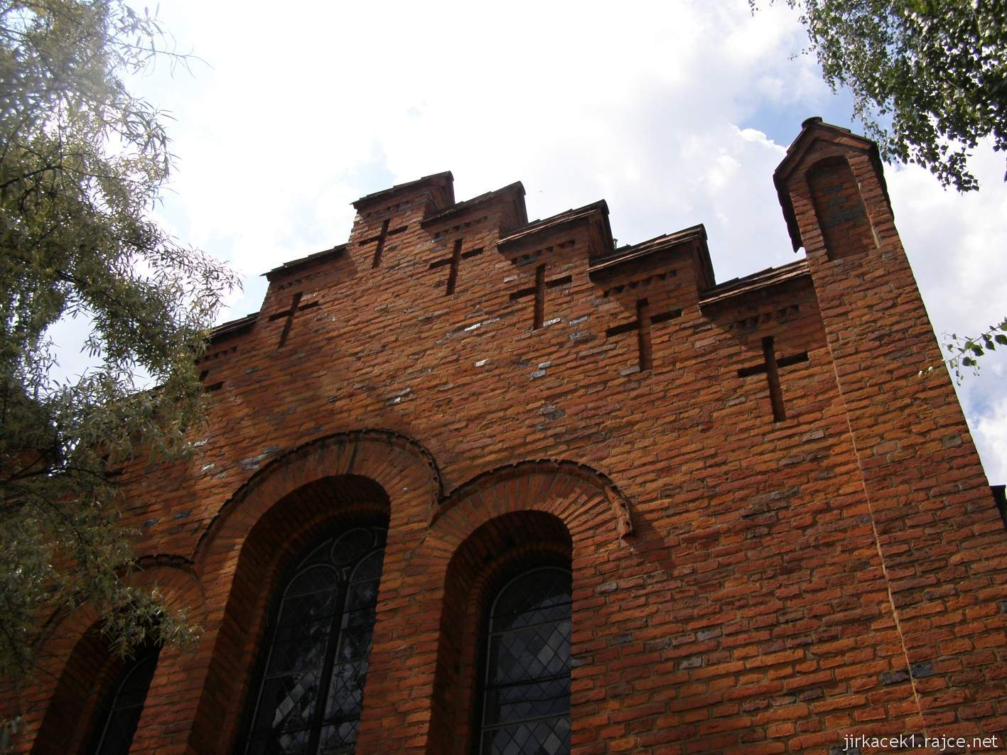 Hlučín - Evangelický kostel - hřeben střechy