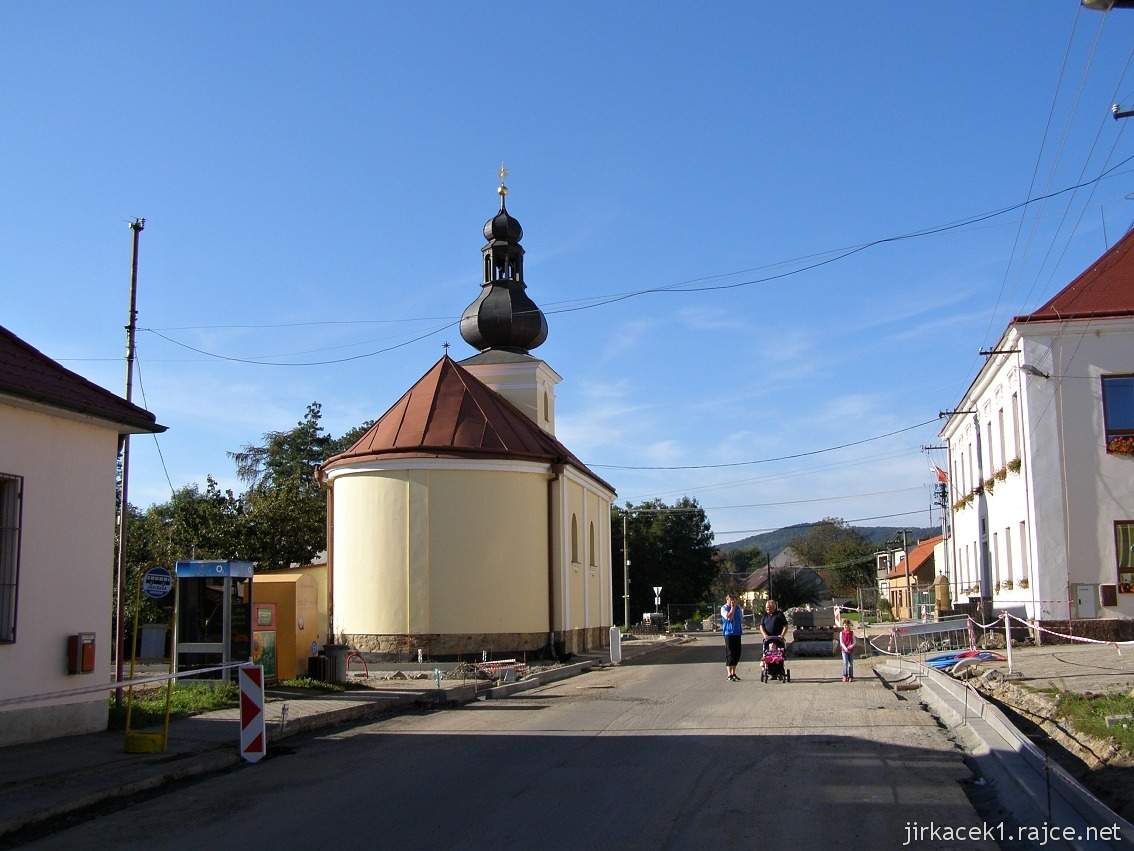 Tupesy - kaple Navštívení Panny Marie - presbytář