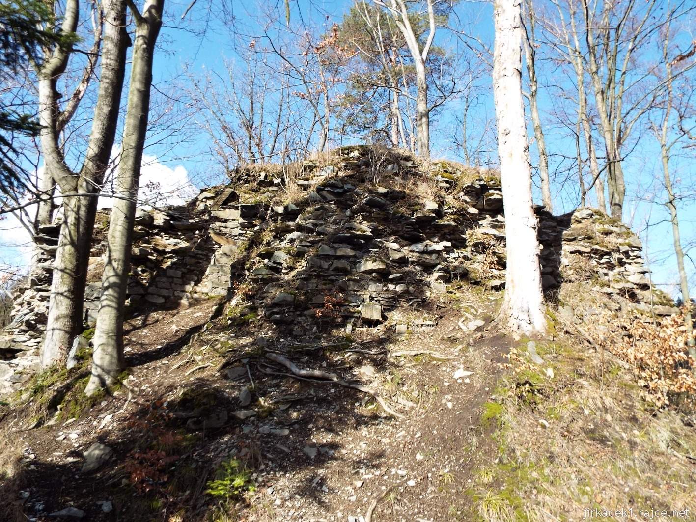 Kyžlířov - zřícenina hradu Puchart - hradba