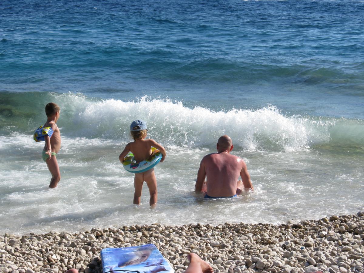  deti nudist racje idnes cz little Hvar, kemp Mlaska srpen | Plaváček